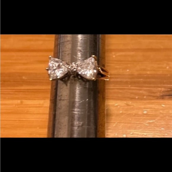 10k 10Karat solid yellow gold cubic zirconia bow tie ring size 6. - Picture 12 of 13